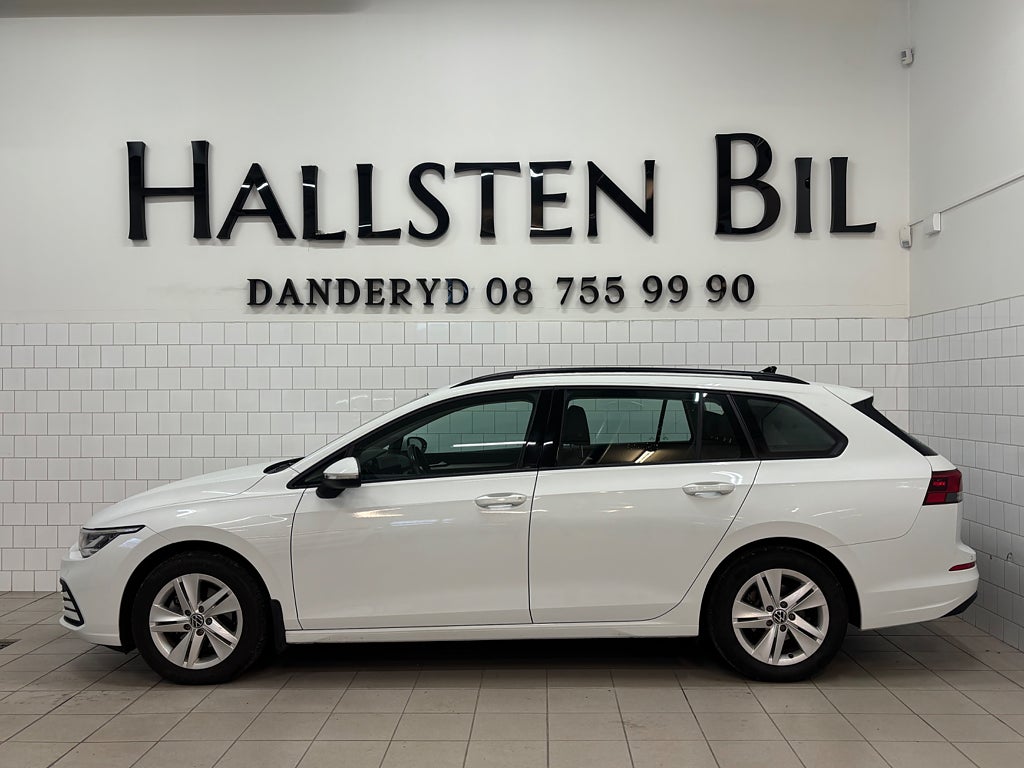 Volkswagen Golf 1.5 eTSI Sportscombi Automat Apple CarPlay Svensksåld