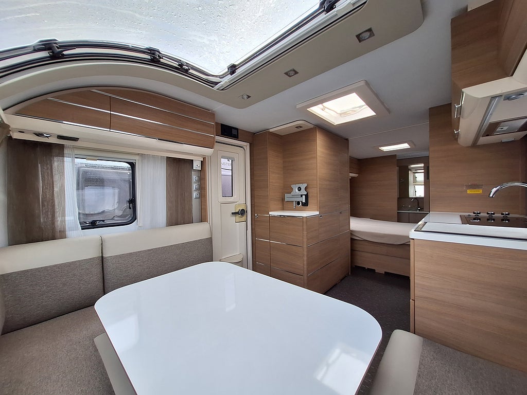 Adria Adora 613 UT Queenbädd
