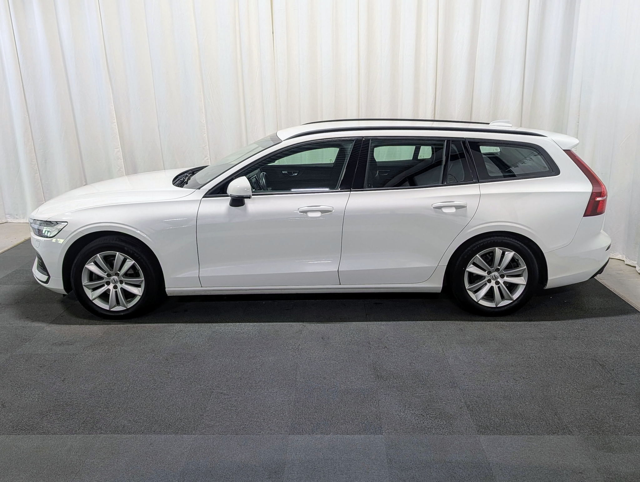 Volvo V60 D4 Geartronic Momentum 2019, bild 2/10