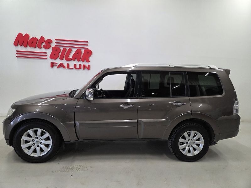 Mitsubishi Pajero 3,2 DI-D 7 Sits Automat 4x4 200 Hk