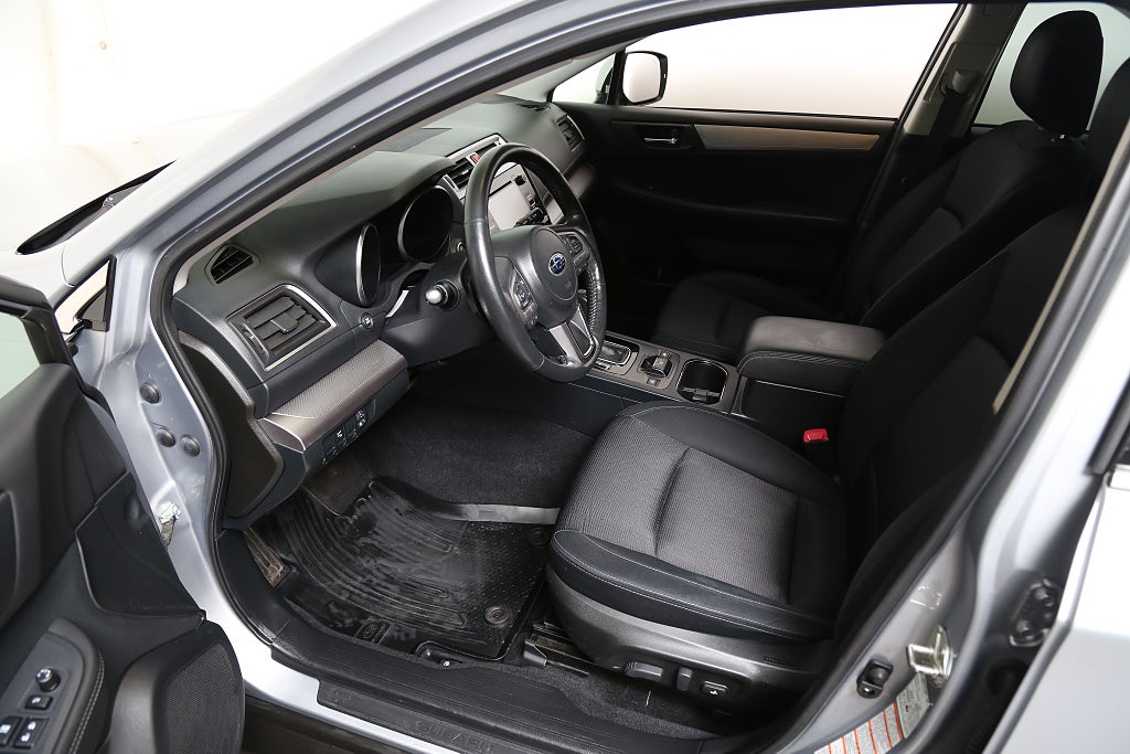 Subaru Outback 2,5i 175hk Base AWD Aut Motorv Drag Extraljus 2017