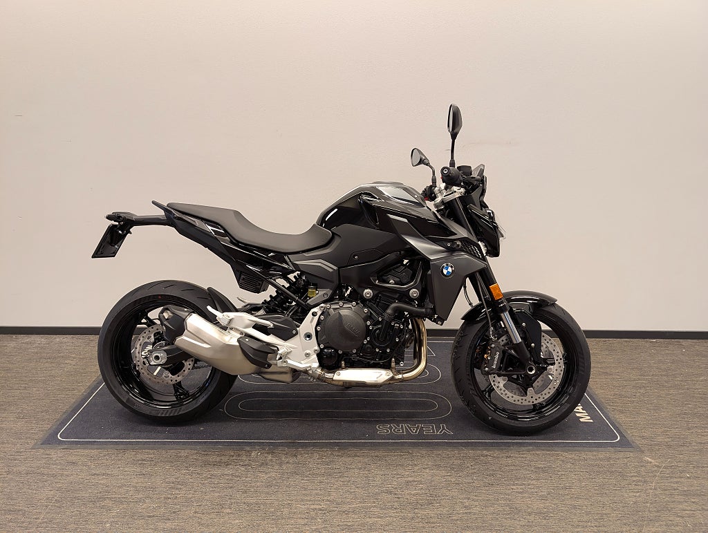 BMW F900R Triple Black KAMPANJ Gear Shift Assistant och Värmehandtag