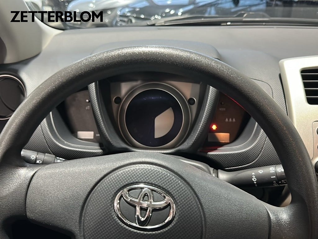 SUV Toyota Urban Cruiser 11 av 16