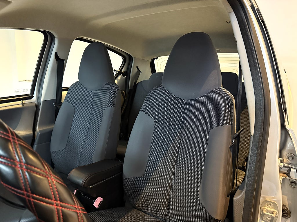 Peugeot 107 5-dörrar 1.0  2-TRONIC  68HK LÅGMIL S+V