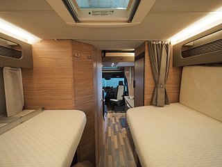 Husbil-halvintegrerad Weinsberg CaraCompact Suite 640 MEG  11 av 21