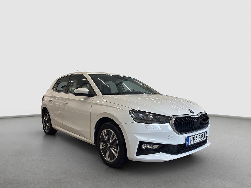 Skoda Fabia 1.0 TSI DSG 110hk Moms Sensorer Carplay Nyserv V-Hjul
