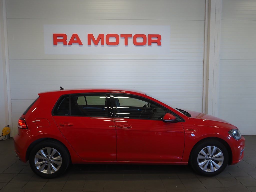 Volkswagen Golf 1.6 TDI 115hk D-Värmare Backkamera Adaptiv Farthållare 2018