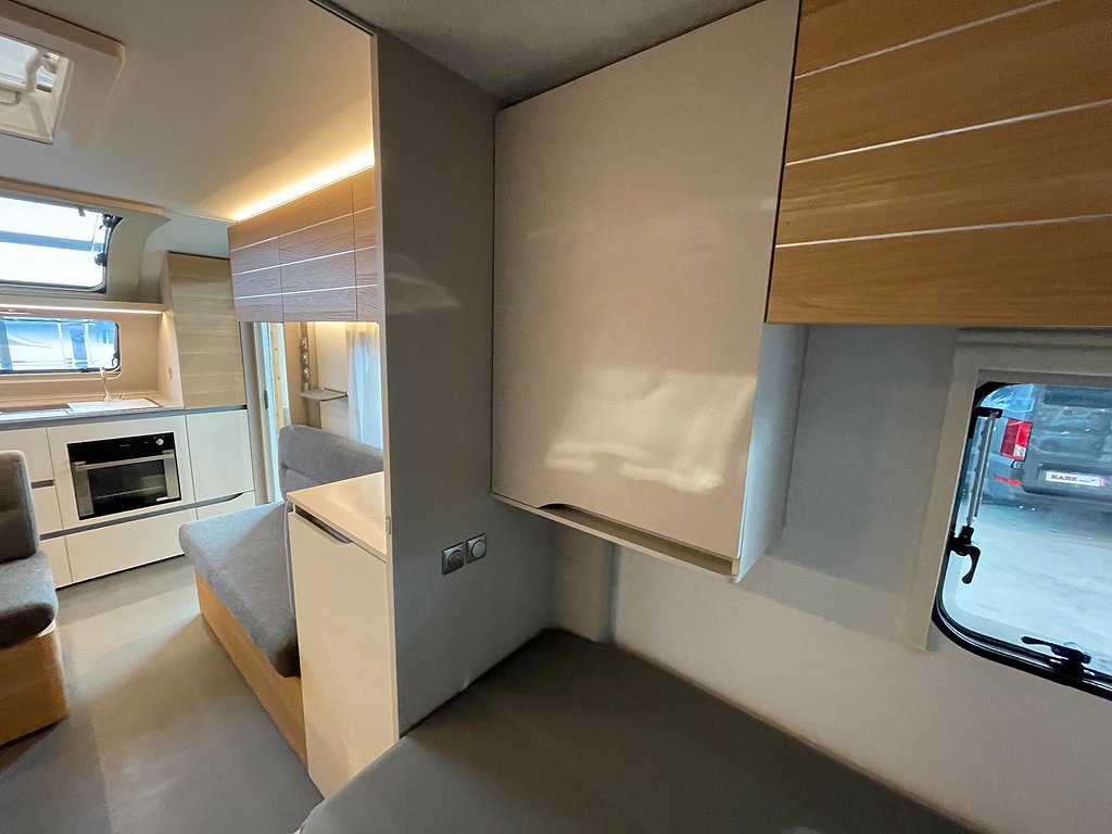 Adria Adora 613 HT / ALDE / Solcell / Långbäddar / Ugn - Adria