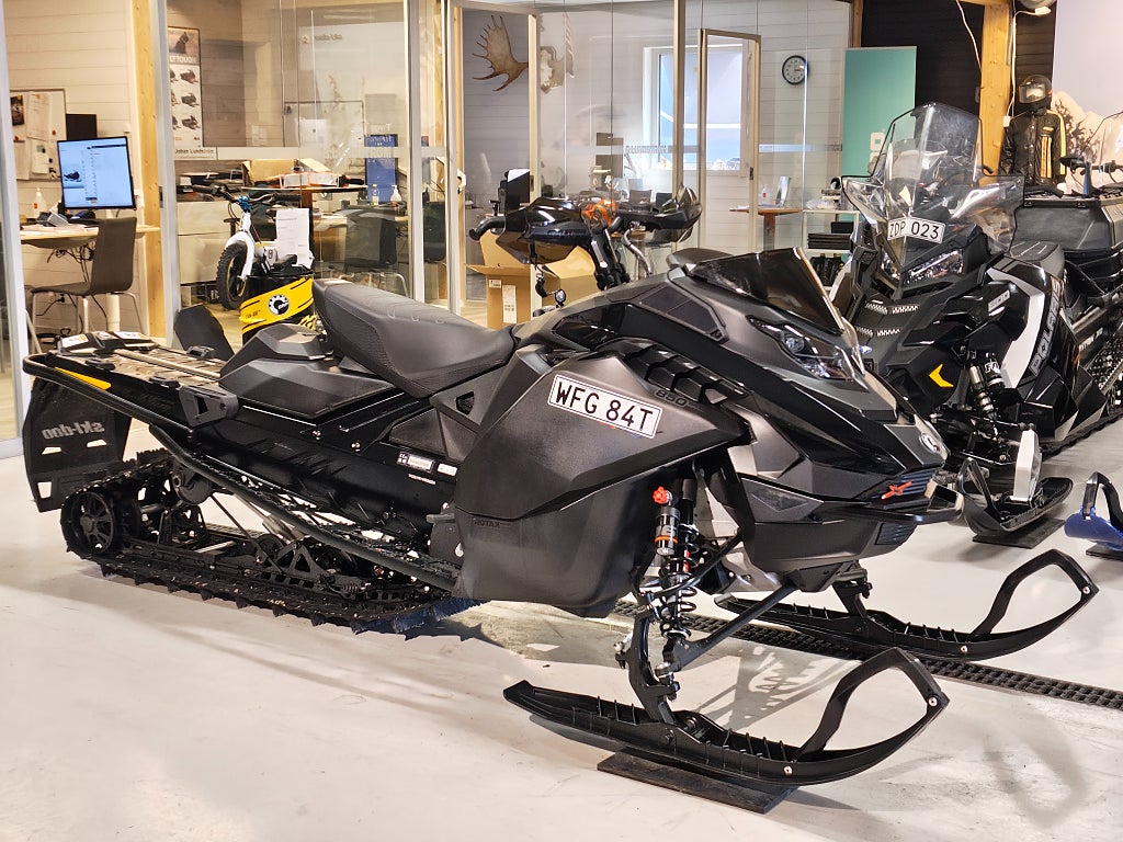 Ski-Doo Backcountry XRS 146 850 E-tec 