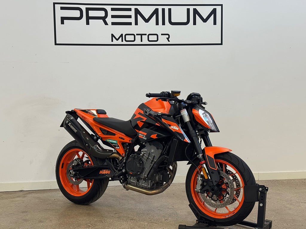 KTM 890 Duke GP | AKRAPOVIC DECAT | QUICKSHIFT | Track Pack