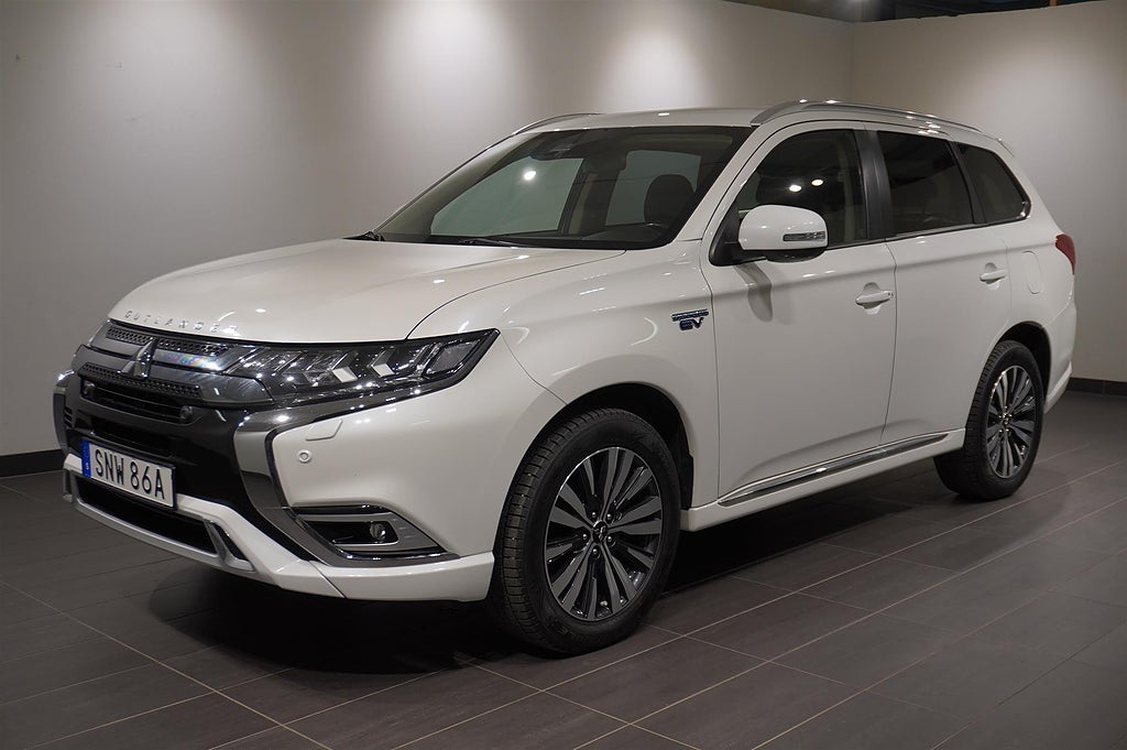 Mitsubishi Outlander PHEV 4WD Fleet Edition Adpt. Farthållare B-Kamera