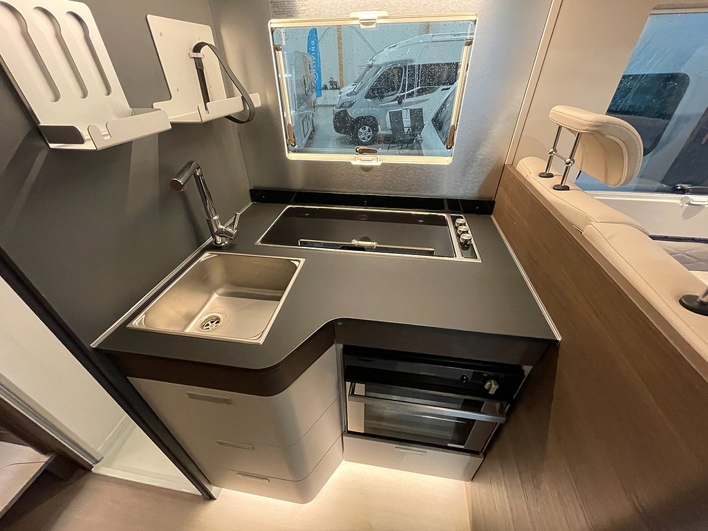 Adria Sonic Supreme 700 SL / Automat 180hk / ALDE / Taksäng - Adria