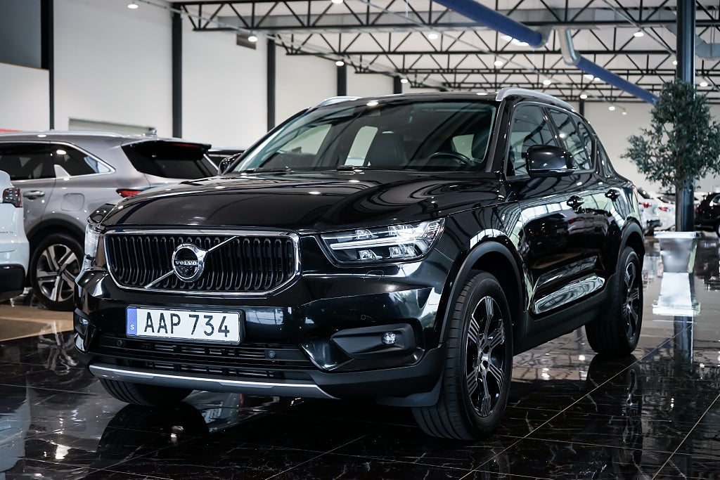 Volvo XC40 D4 AWD Geartronic Momentum Intro Edition | Pano | Kam |