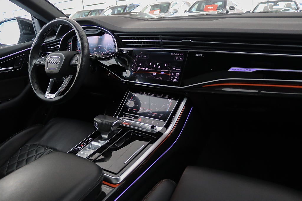 Audi Q8 50 TDI Quattro S Line Matrix B&O Panorama Dragkrok
