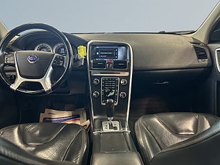 Volvo XC60 D3 Summum SoV-hjul/Panorama/Dvärmare/Dragkrok/Skinn – bild 8