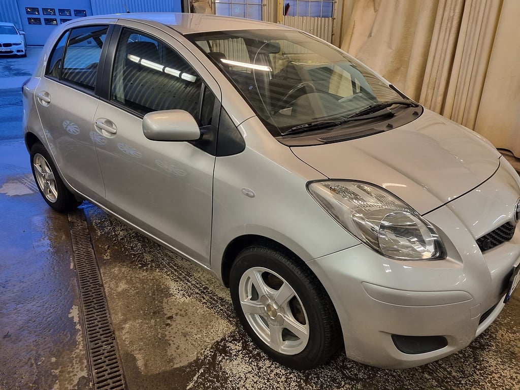 Toyota Yaris 5-dörrar 1.0 VVT-i 17000 Mil Euro 4 nybes.