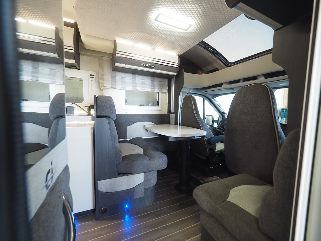 Ci Magis 84 XT 160hk Automat Långbädd Markis Taksäng Solcell 2022