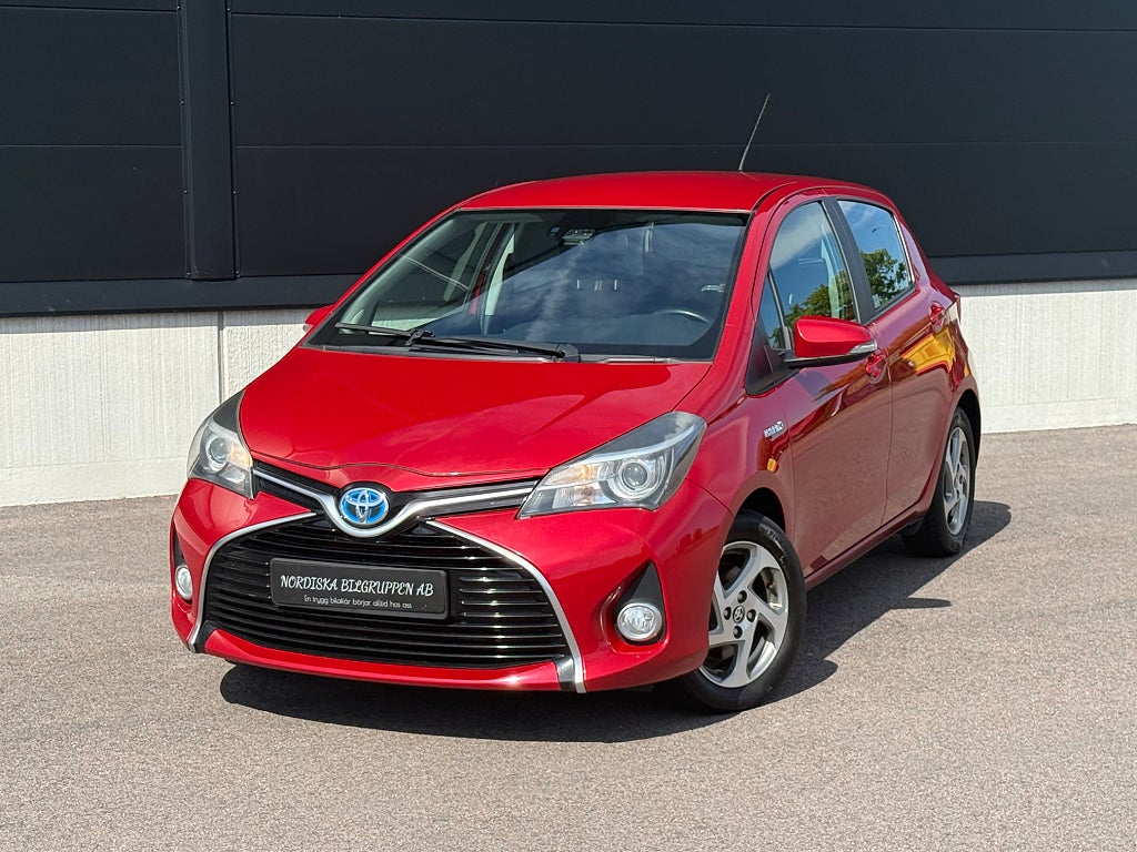 Toyota Yaris Hybrid e-CVT Active Euro 6, låg mil, 