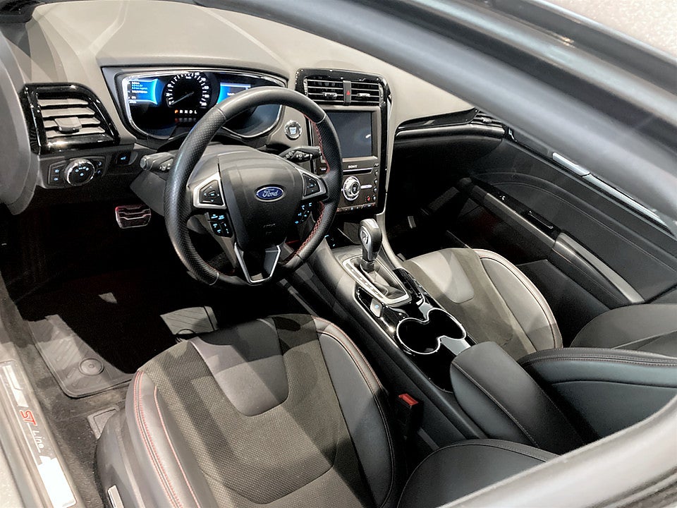 Bild på Ford Mondeo ST-Line Hybrid 187hk Aut DRAG B-KAMERA ELSTOL