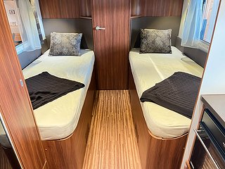 Husbil-halvintegrerad Adria CORAL SUPREME 670 SLT 18 av 26