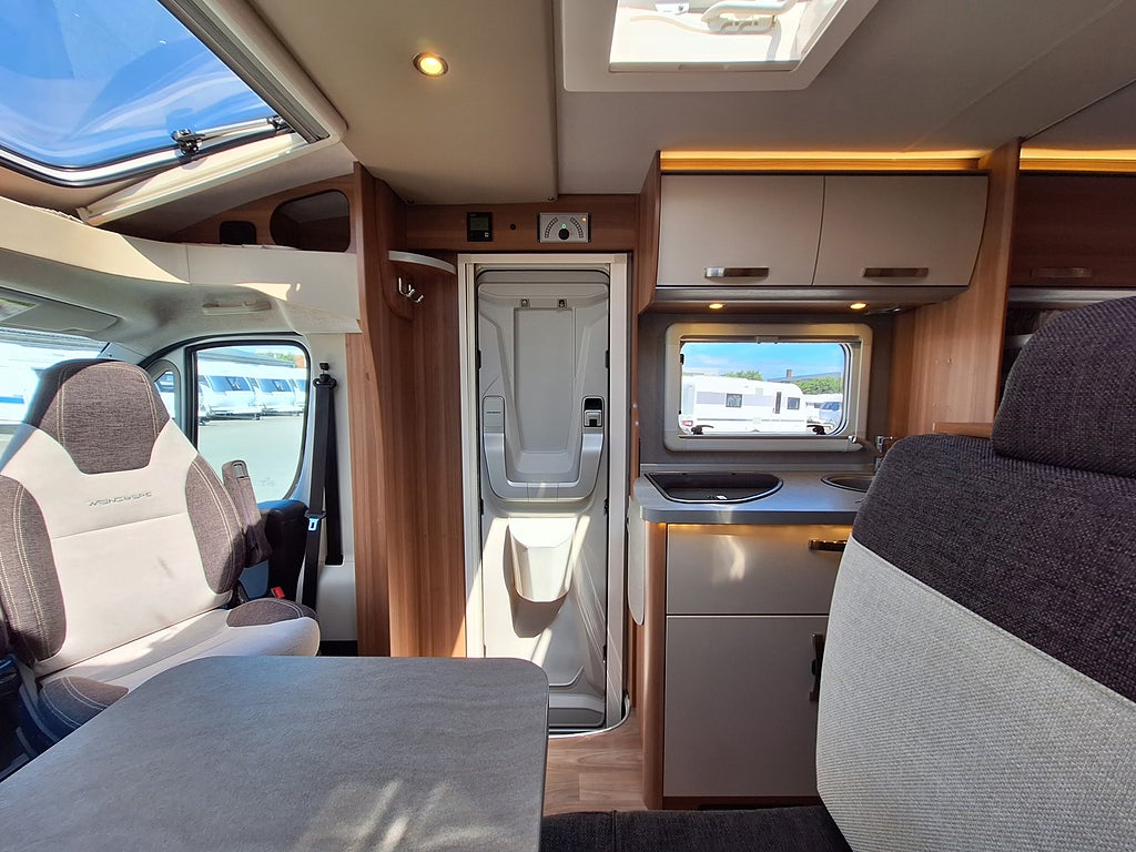 Weinsberg Caraloft Edition Scandic 600 MF Dubbelbädd, Automat, Solcell, Si