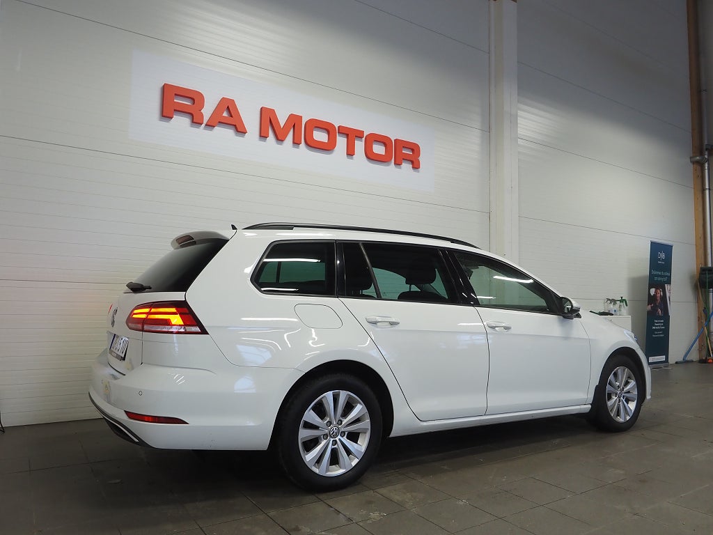 Volkswagen Golf Sportscombi 1.6 TDI 115hk Kamera Dieselvärmare ACC 2019