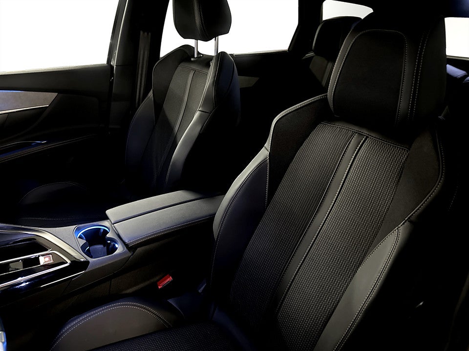 Bild på Peugeot 5008 GT 1.2 PT 130hk Aut 7-SITS B-KAMERA CARPLAY