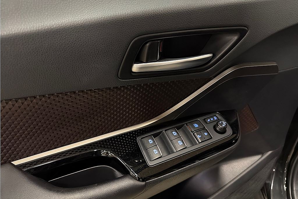 Toyota C-HR Hybrid CVT, Executive JBL, Kamera, Navi, 4,99% RÄNTA