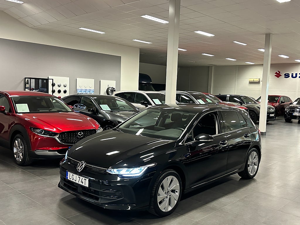 Volkswagen Golf 1.5 eTSI ACT OPF Life - Värmare - V-Hjul Ingår - MOMS