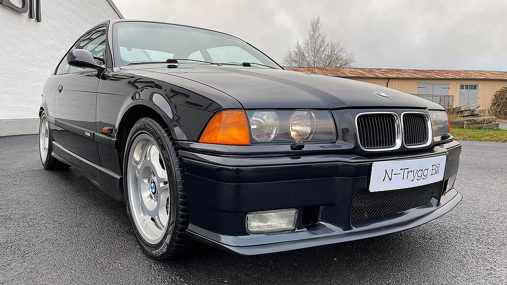 BMW M3 Coupé har en rak sexa på 286 hästkrafter. 