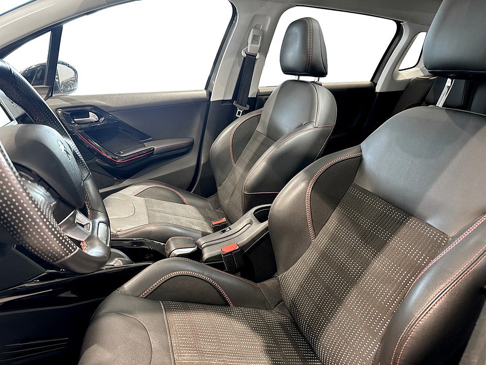 Bild på Peugeot 2008 GT-Line 1.2 PT 110hk Aut PANO FARTHÅLLARE