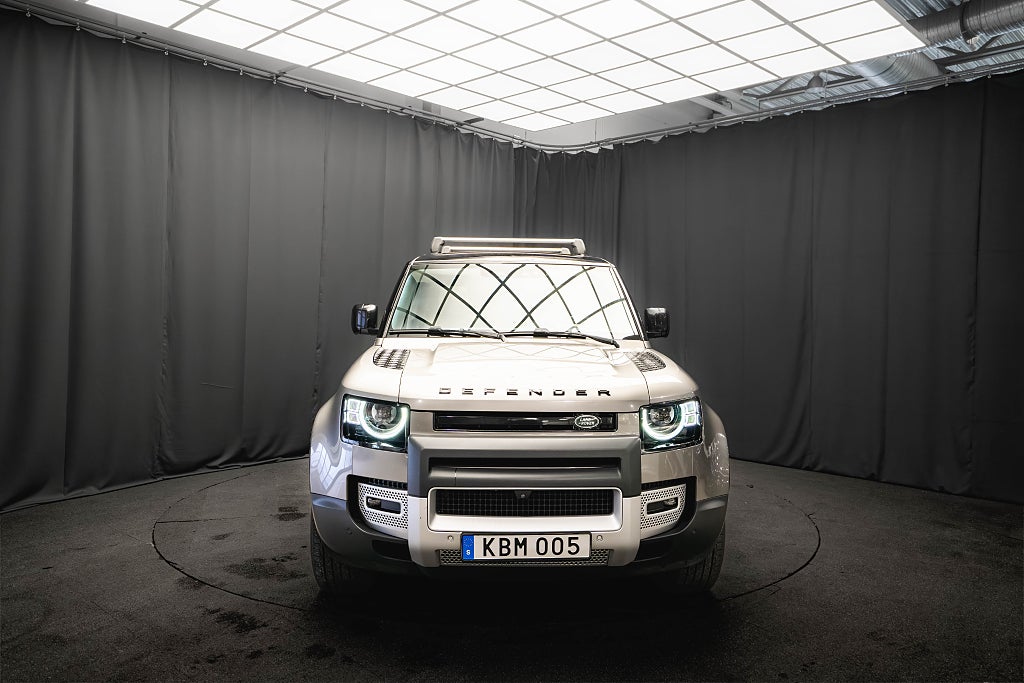 Land Rover Defender 110 D250 7-sits PANO LUFT D-VÄRM DRAG MERIDIAN 360 MOMS