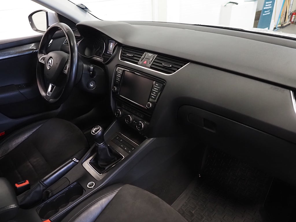 Skoda Octavia Scout 2.0 TDI 150hk 4x4 | Drag | D-värm | Navi | 2015