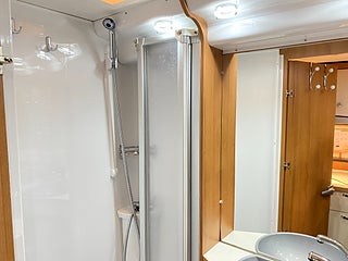 Husbil-halvintegrerad LMC LIBERTY 654 G TI 18 av 26
