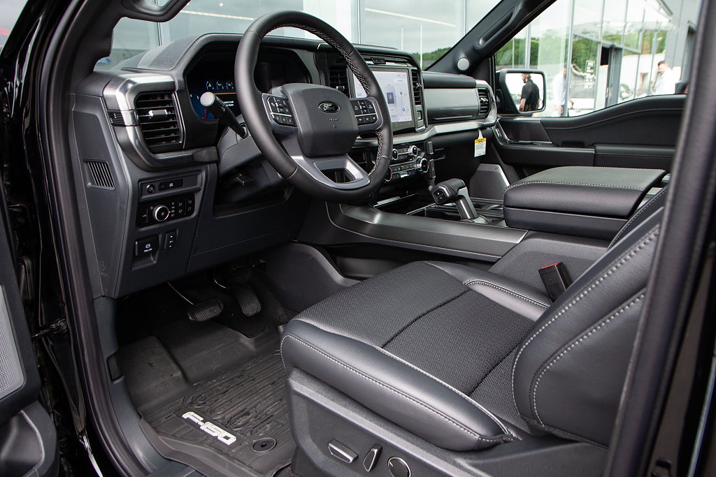 Ford F-150 Lariat Black Edition 5.0L V8 406 hk