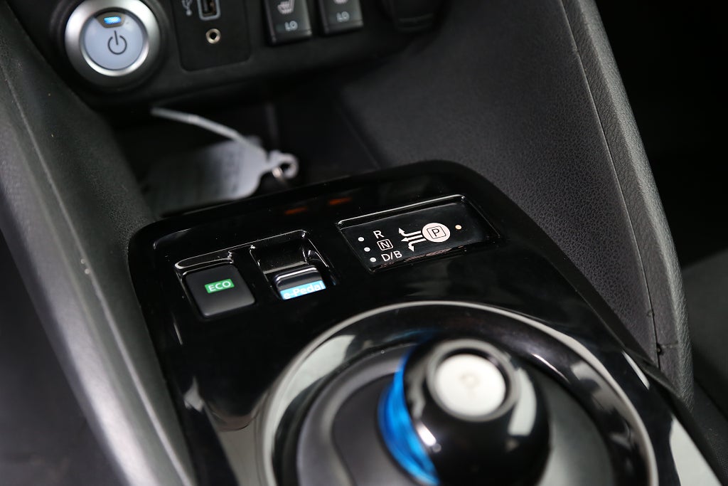 Nissan Leaf 40 kWh N-Connecta 360° I Navi I Motorvärmare