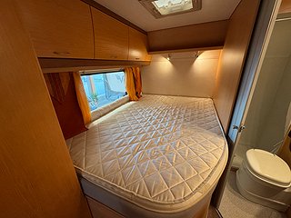 Husbil-halvintegrerad Eura Mobil P672 SB 10 av 18