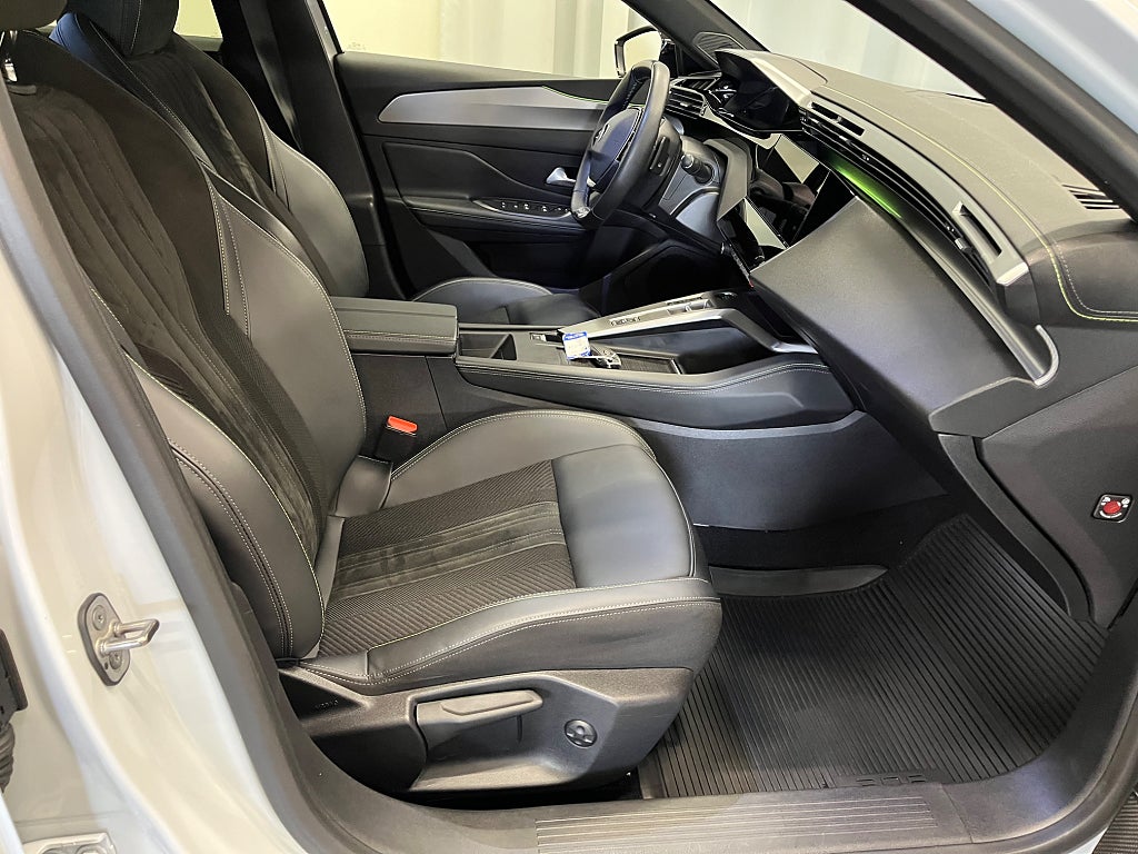 Peugeot 308 GT 1.2 PureTech 130 Aut thumbnail