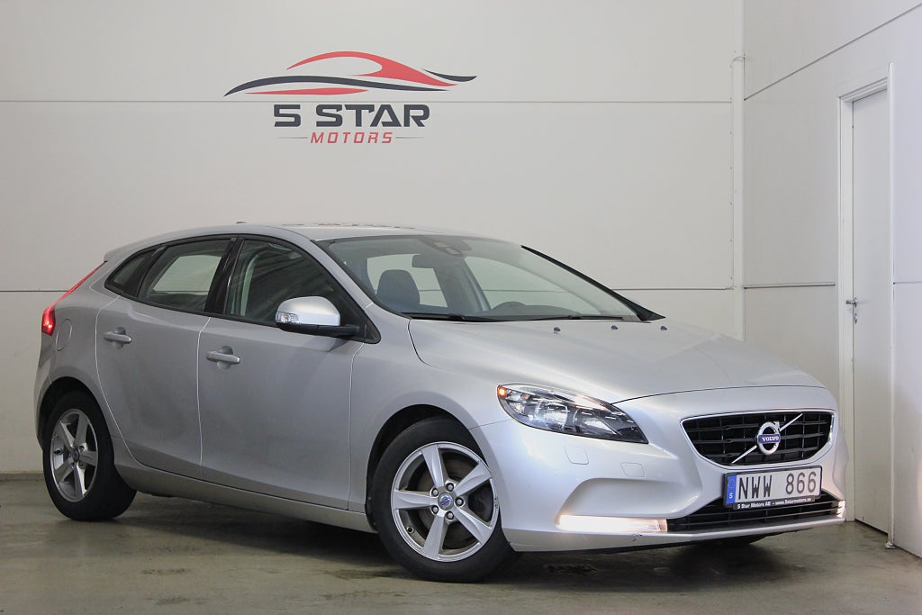 Volvo V40 D2 Powershift Automat Euro 5 Nykamrem Låga mil