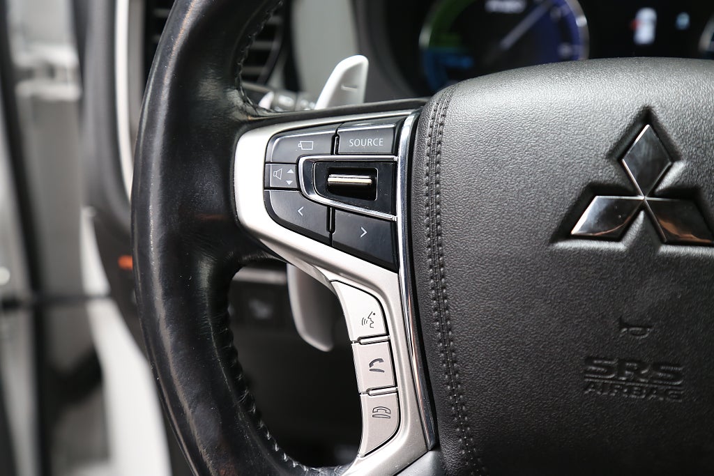 Mitsubishi Outlander PHEV 224hk Business Aut 4WD Skinn 360°-kamera Drag 2019