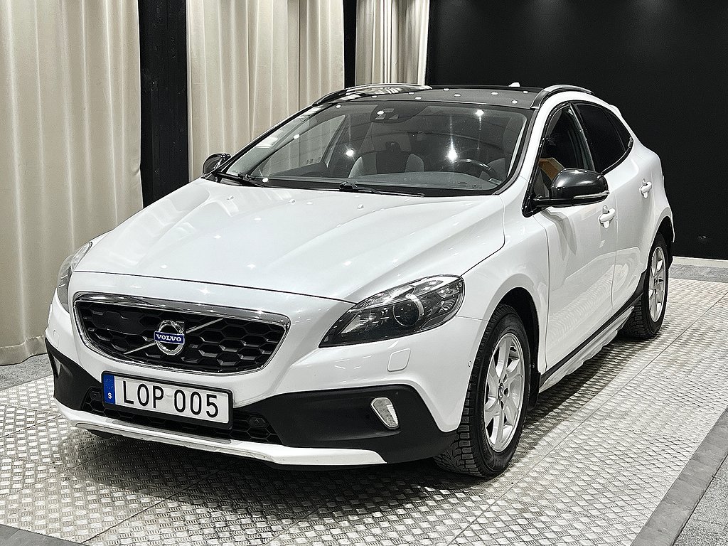 Volvo V40 Cross Country D4|PANO|Skinn|BLIS|Fullutrustad