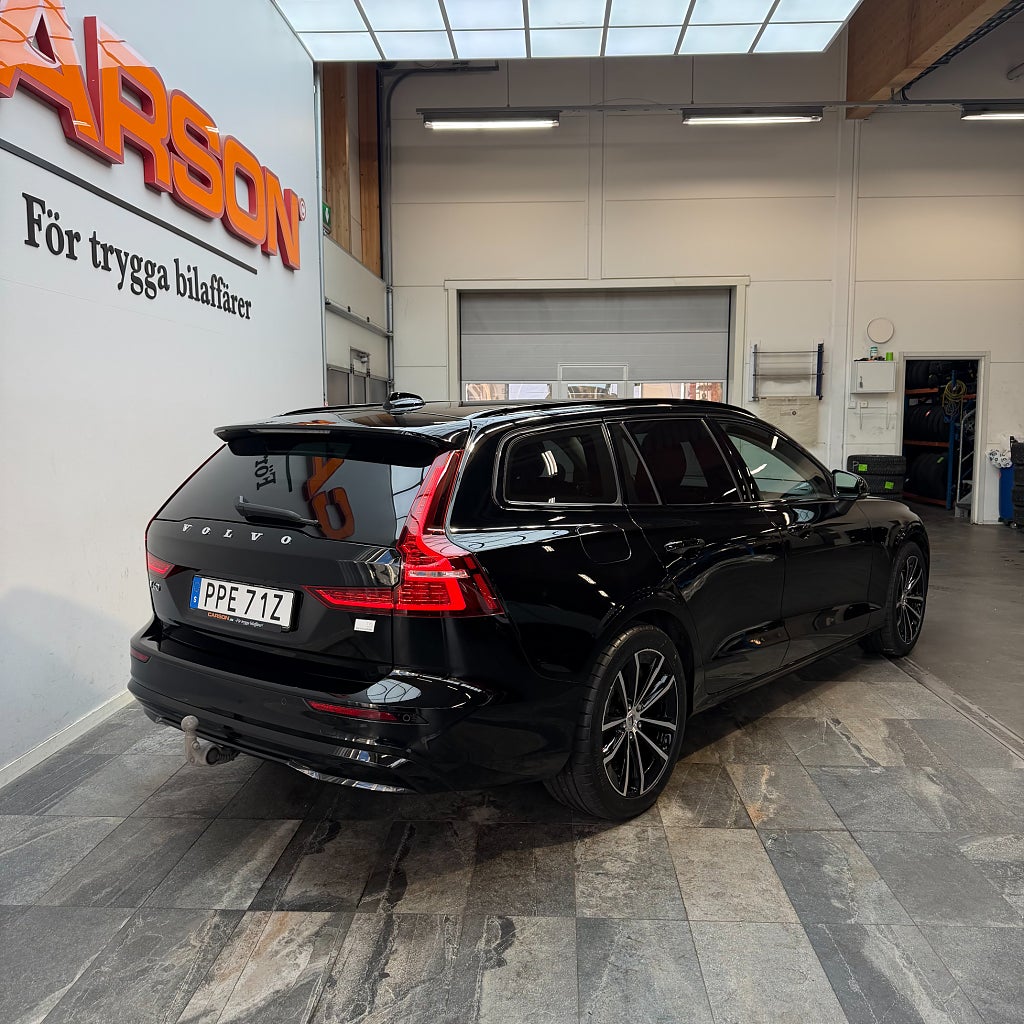 Volvo V60 Recharge T6 AWD Plus Dark H&K Backkamera Värmare Drag