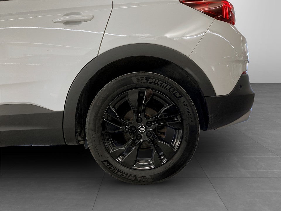 Bild på Opel Grandland X Design Line 1.2 Turbo 130hk Aut KAMPANJRÄNTA 3,99%