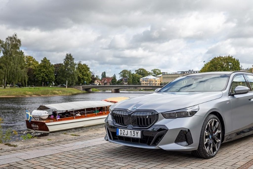 BMW i5 eDrive40 Touring 40 Individual - Autowåx Bil