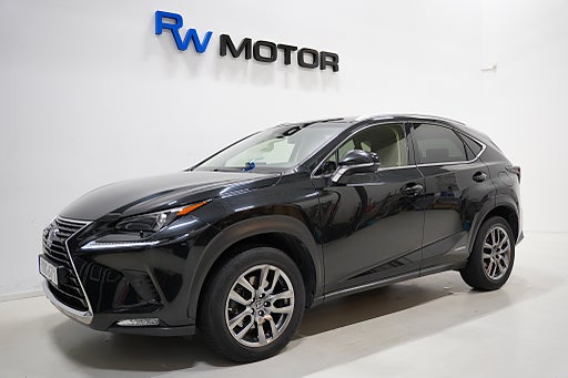 Lexus NX 300h 2.5 AWD 197hk Executive B-kamera Skinn RÄNTA 2,95%