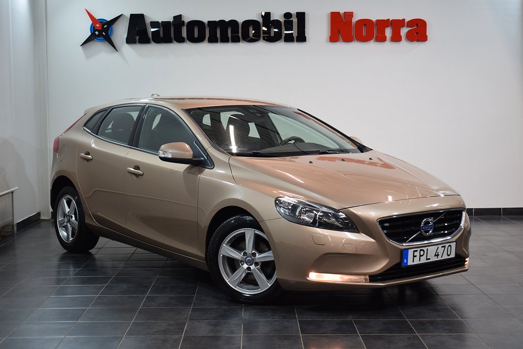 Volvo V40 D2 Kinetic VOC Ny K-rem D-värm V-hjul 5.99%Ränta