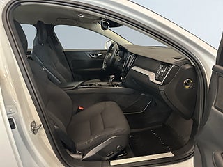 Volvo V60 Cross Country D4 AWD Advanced SE II S&V-hjul/Drag/H/K/Kamera/Dvärm – bild 10