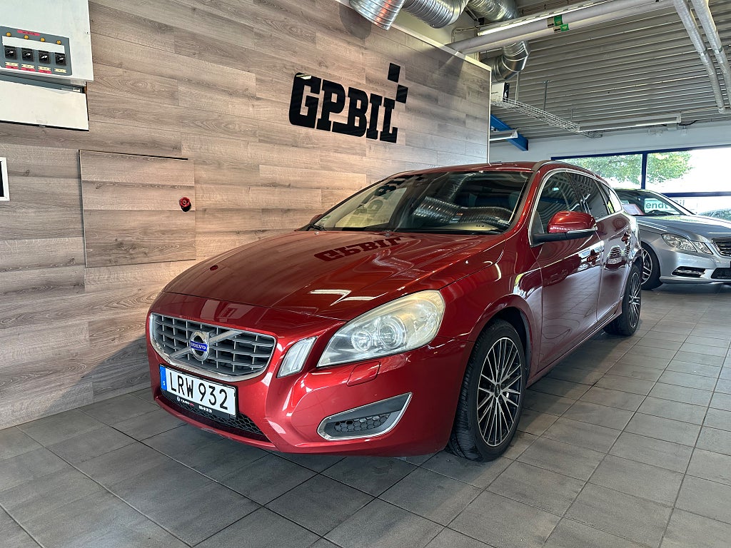 Volvo V60 D3 Momentum | City Safety | Svensksåld 