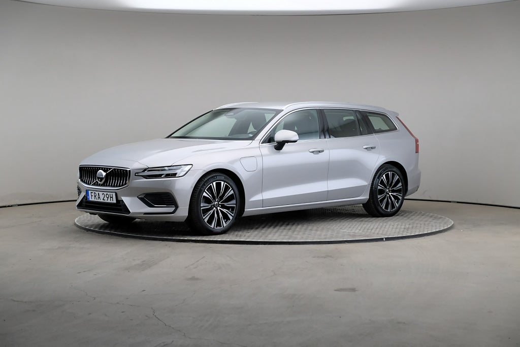 Volvo V60 Recharge T6 399hk AWD Core Edition Läder Drag