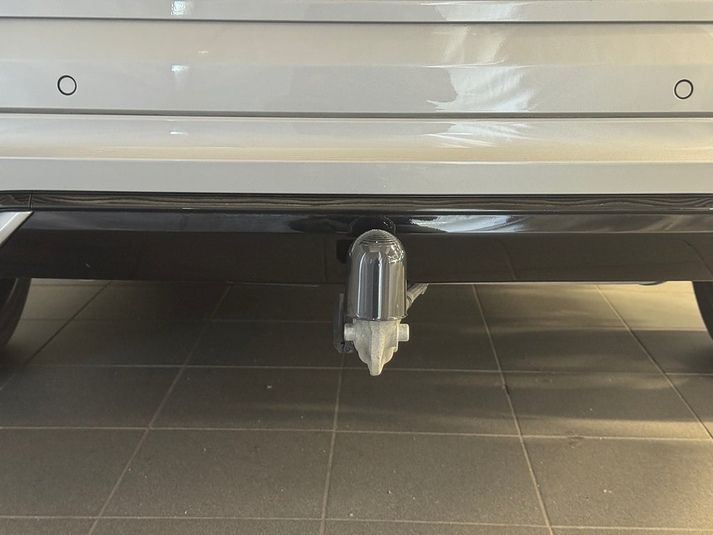 Volvo XC60 Recharge T8 AWD R-Design Adap-fart Drag Navi H/K Pano bild 23